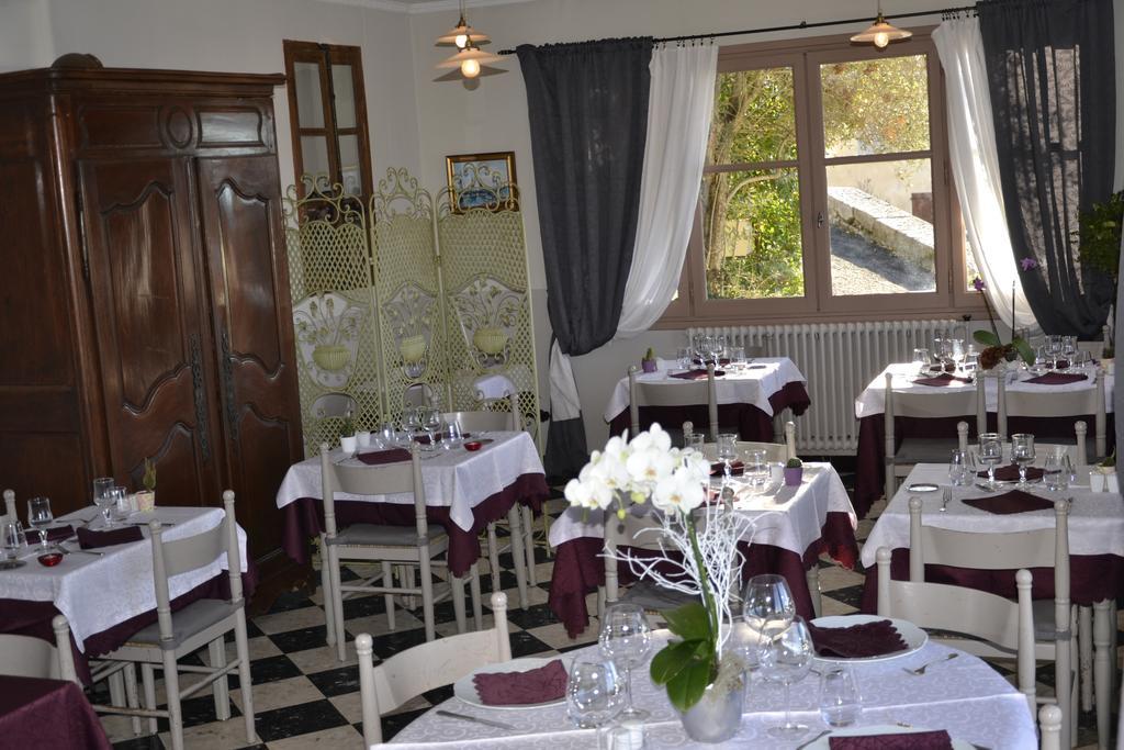 Hotellerie De L'Esplanade Rians  Buitenkant foto