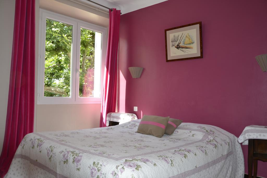 Hotellerie De L'Esplanade Rians  Buitenkant foto